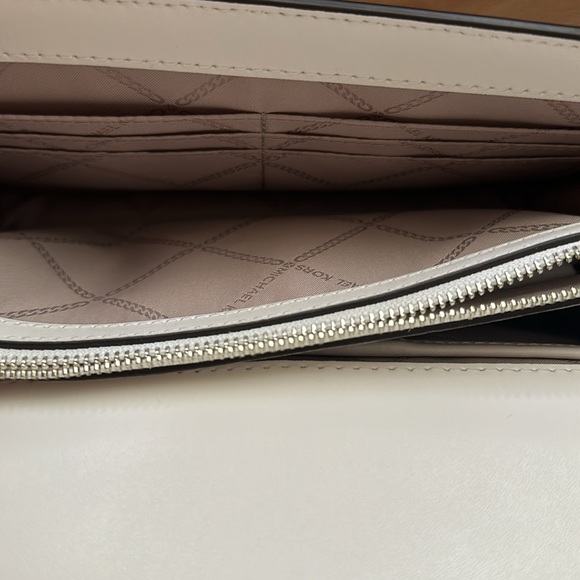 Michael Kors White Crossbody handbag brand new! - Picture 8 of 12